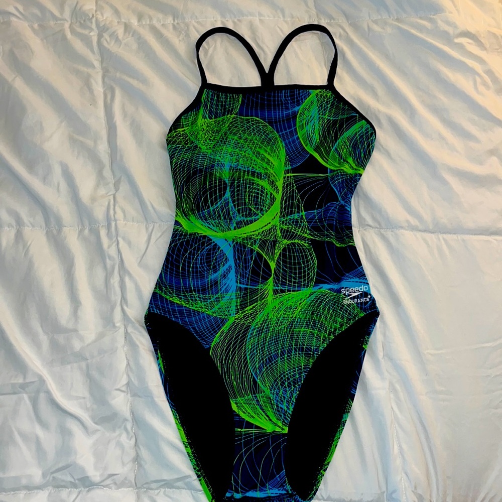 Speedo Endurance+ Women’s Bathing Suit with cool design! Size 6/32